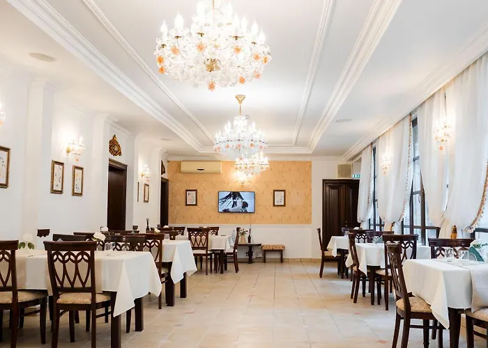 Royal Plaza מלון