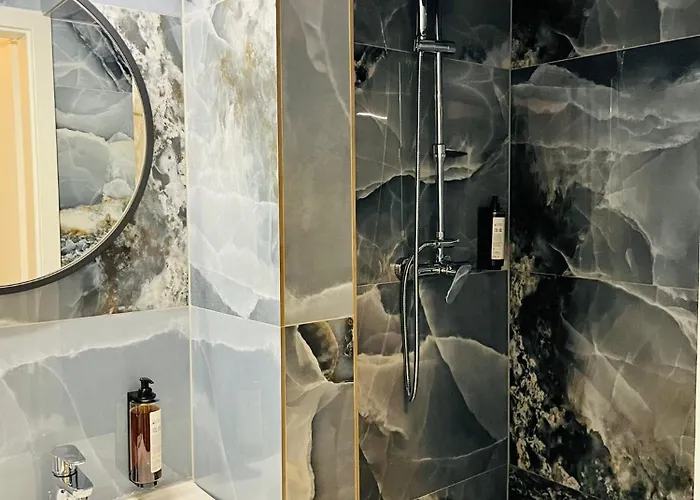 Royal Plaza מלון